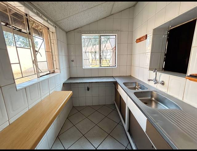 3 BEDROOM HOUSE TO LET IN ZUURFONTEIN